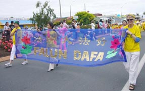 Image for article Nouvelle-Zélande : Des pratiquants du Falun Gong participent au défilé de Noël à Rotorua (Photos)