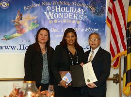 Image for article Maryland : Le conseil de ville de Baltimore remet une Proclamation à  l’Association du Falun Dafa de Washington DC à titre d’hôtesse du spectacle Holiday Wonders (Photos)