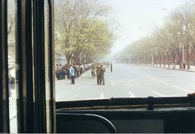 Image for article Photos historiques : dix milles pratiquants de Falun Gong font paisiblement appel le 25 avril 1999