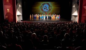 Image for article Le spectacle Shen Yun hypnotise le public lors du Concours International de chant chinois (Photos)