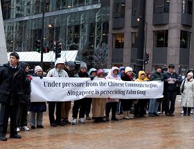 Image for article Chicago : Protestation contre la persécution des pratiquants de Falun Gong de Singapour (photo)